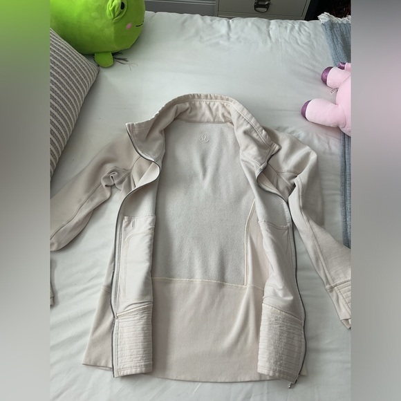 Lululemon Scuba Funnel Neck full zip - Picture 2 of 4